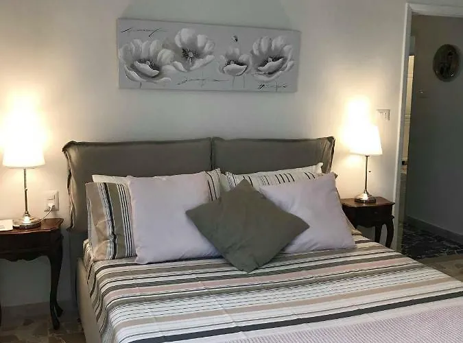 Cozy Sabrina Signa
